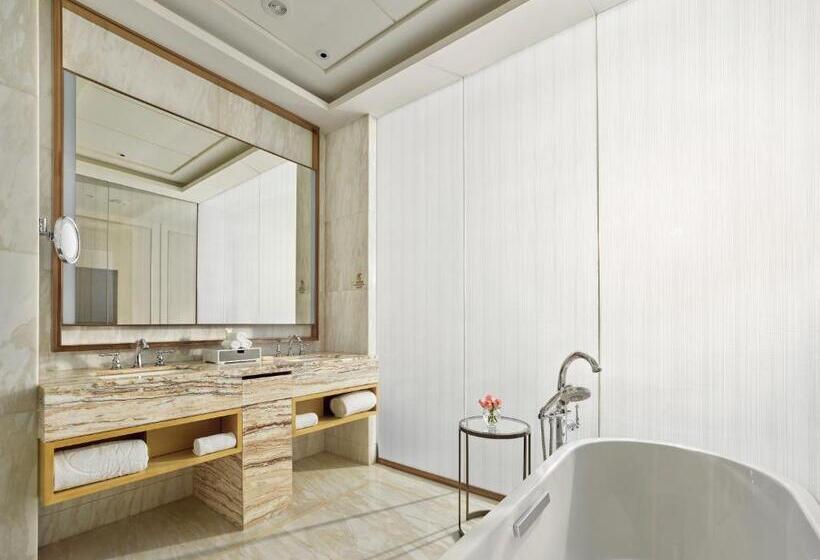 キングサイズベッドのデラックスルーム, The Langham Hefei