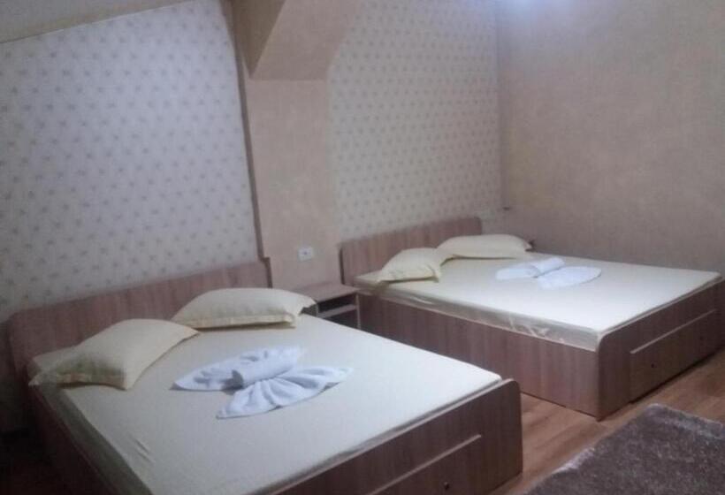 اتاق استاندارد چهار تخته, Casa Lipianu