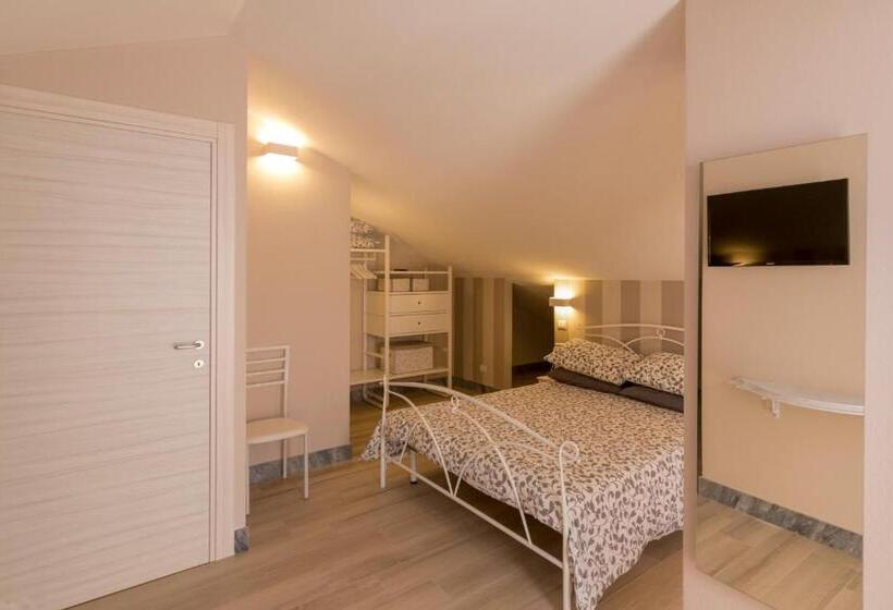 Standard Triple Room with Terrace, Merlo D'oro