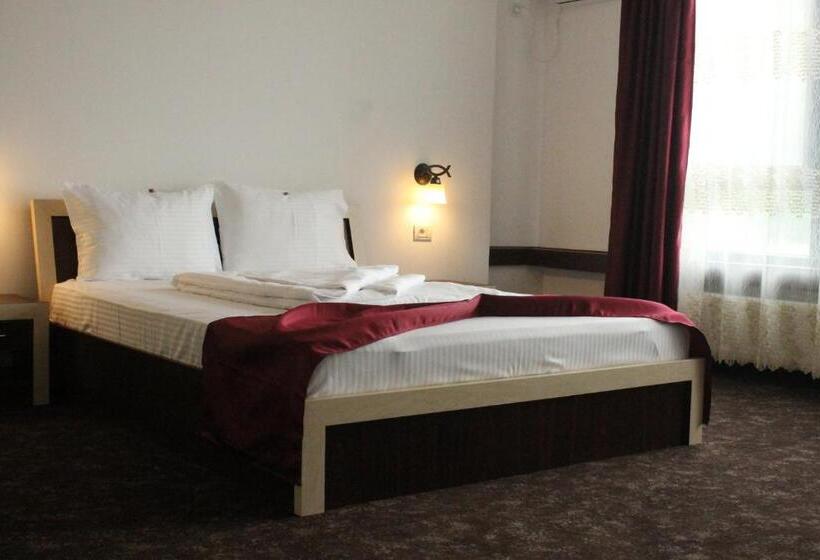 디럭스 룸, Restaurant Imperial