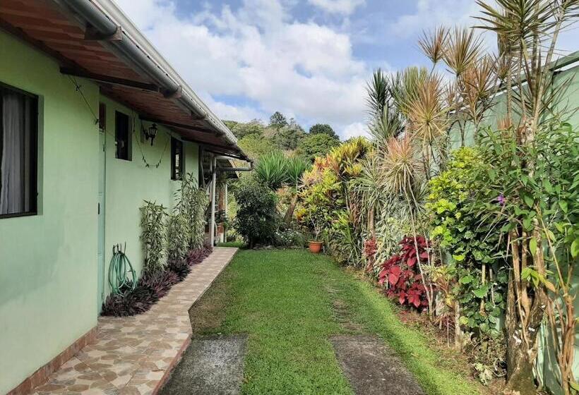 디럭스 룸, Marita S Bed And Breakfast