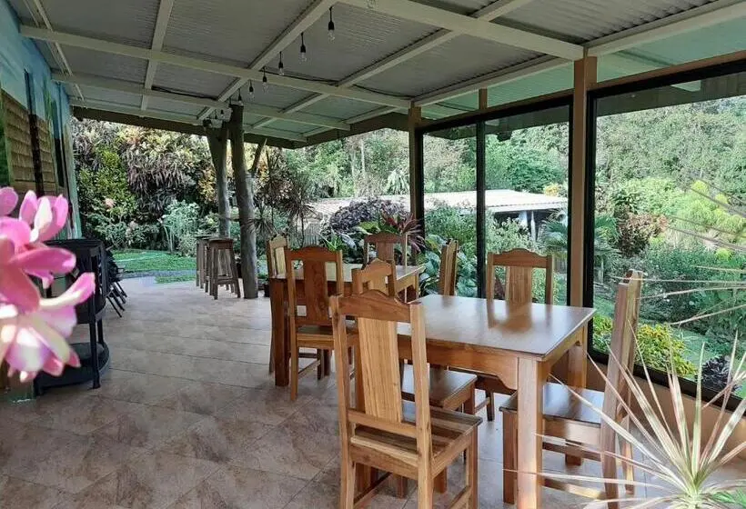 デラックスルーム, Marita S Bed And Breakfast