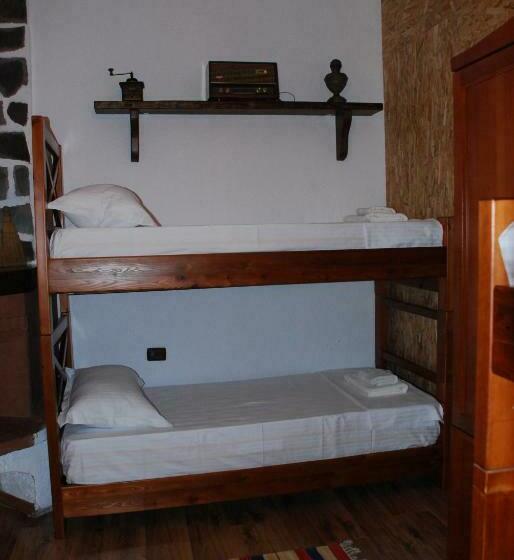 バスルーム共同エコノミー4人部屋, Bed & Breakfast Local Living Edi