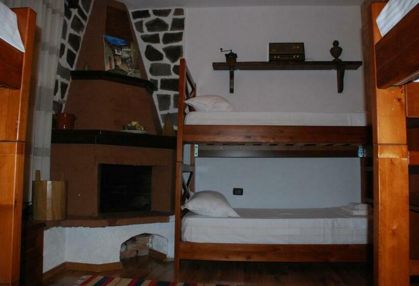 バスルーム共同エコノミー4人部屋, Bed & Breakfast Local Living Edi