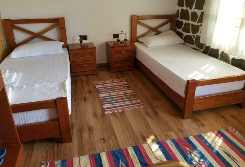 スタンダード４人部屋, Bed & Breakfast Local Living Edi
