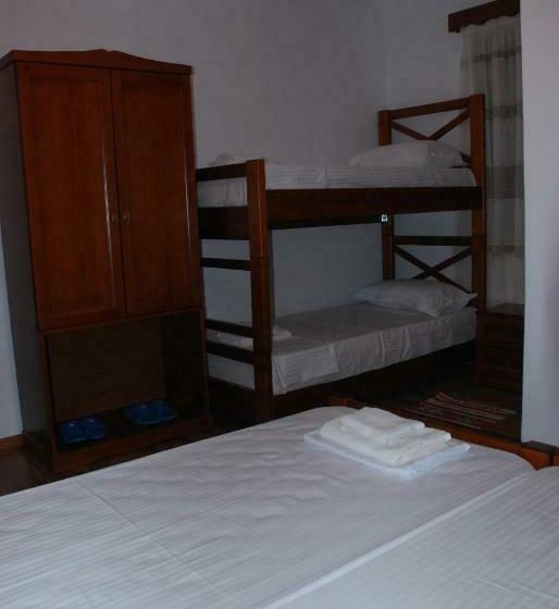 スタンダード４人部屋, Bed & Breakfast Local Living Edi