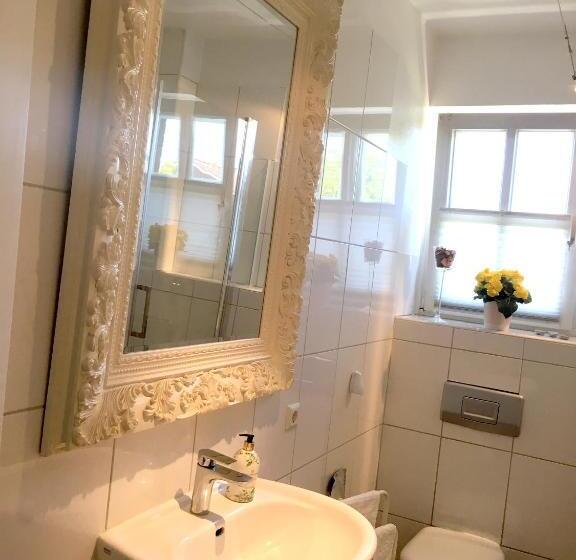 اتاق عادی, Lilis Kleines