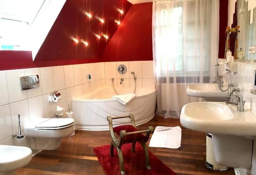 اتاق عادی, Lilis Kleines