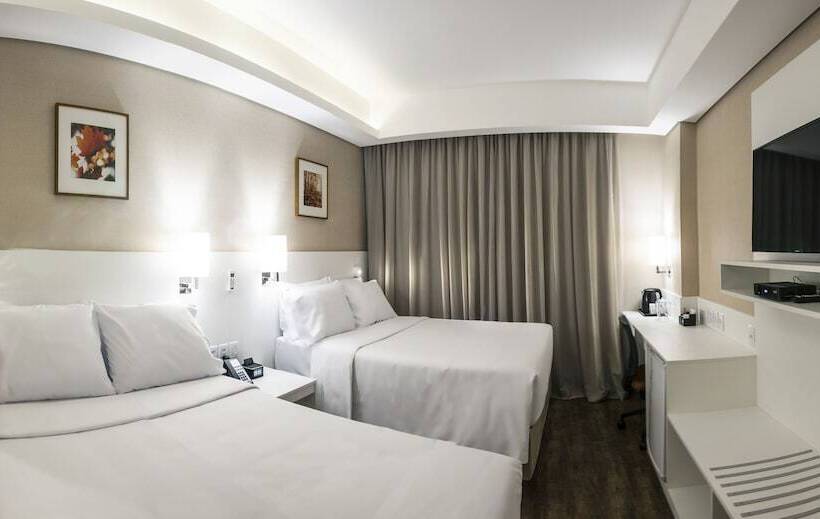 带2个双人床的标准工作室, Holiday Inn Express Farroupilha, Um Hotel Ihg