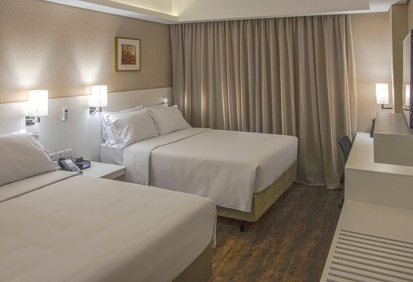 带2个双人床的标准工作室, Holiday Inn Express Farroupilha, Um Hotel Ihg