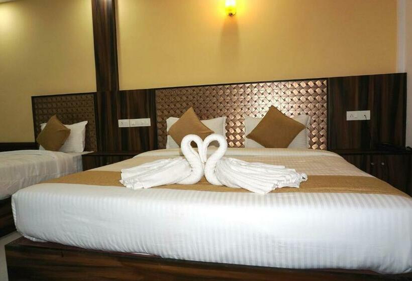Quarto Triplo Deluxe, Kochi Crown