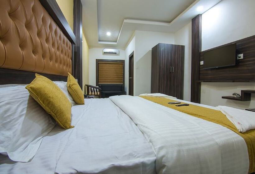 Quarto Deluxe, Kochi Crown