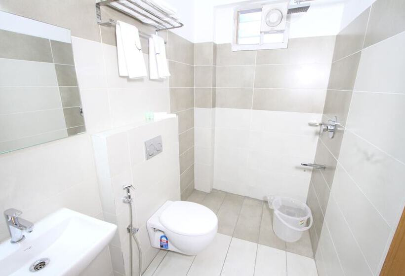 Quarto Triplo Deluxe, Kochi Crown