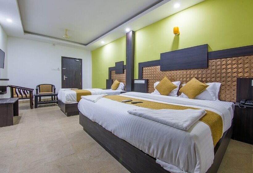 Quarto Triplo Deluxe, Kochi Crown