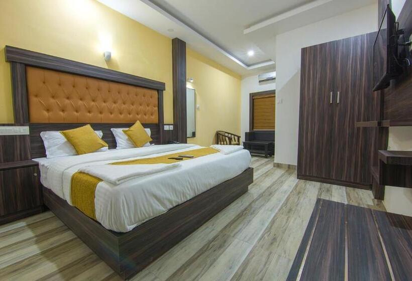 Quarto Deluxe, Kochi Crown