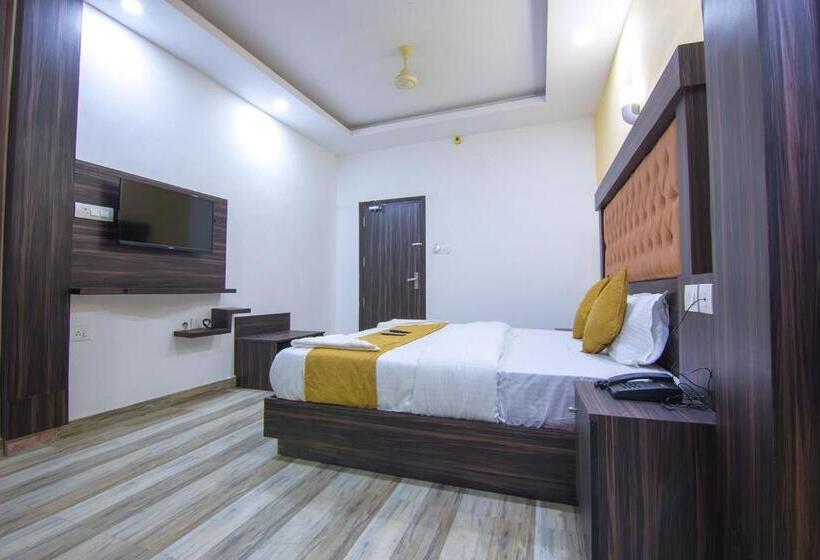 Quarto Deluxe, Kochi Crown