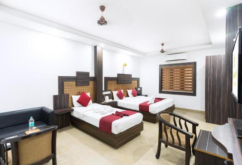 Quarto Triplo Deluxe, Kochi Crown