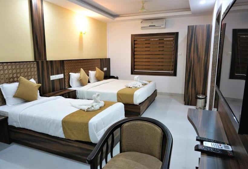Quarto Triplo Deluxe, Kochi Crown