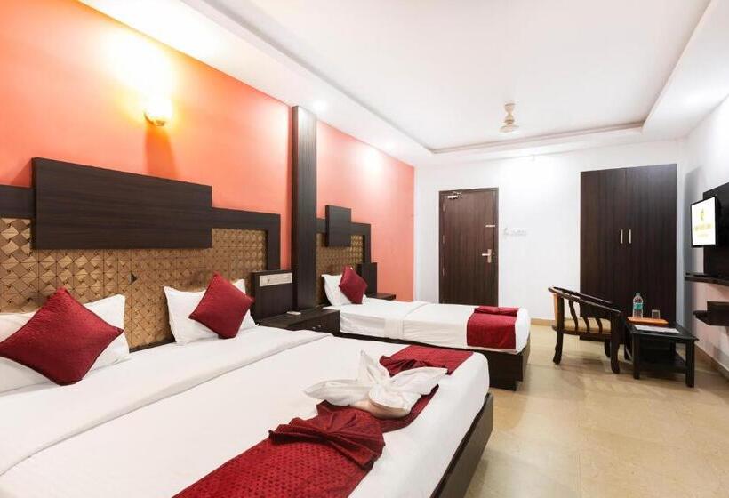 Quarto Triplo Deluxe, Kochi Crown