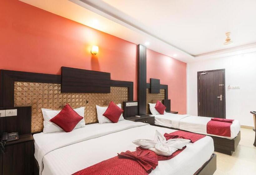Quarto Triplo Deluxe, Kochi Crown