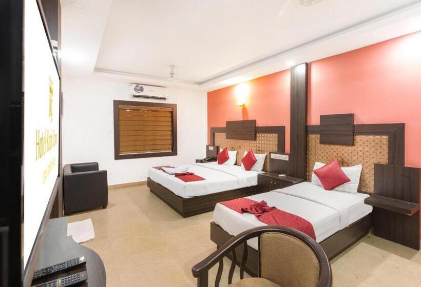 Quarto Triplo Deluxe, Kochi Crown