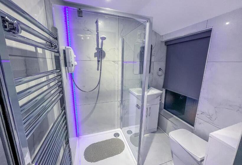 Номер Стандарт, Twenty Hotel And Bar