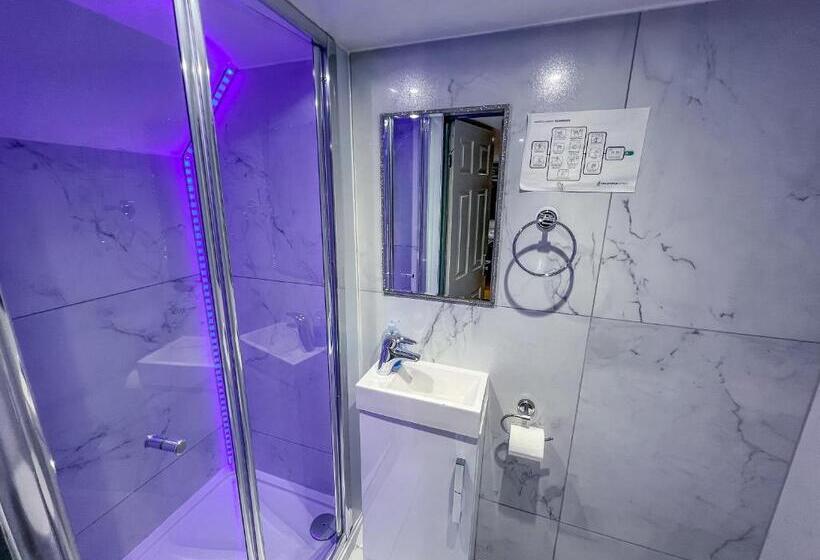 Номер Стандарт, Twenty Hotel And Bar