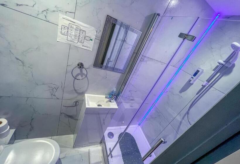 Номер Стандарт, Twenty Hotel And Bar