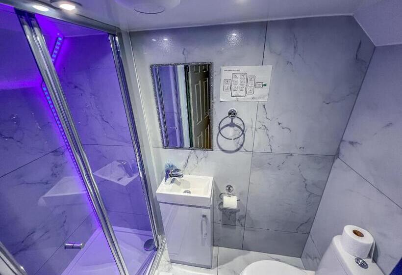 Номер Стандарт, Twenty Hotel And Bar