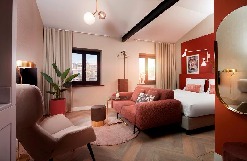 جناح جونيور, The Anthony