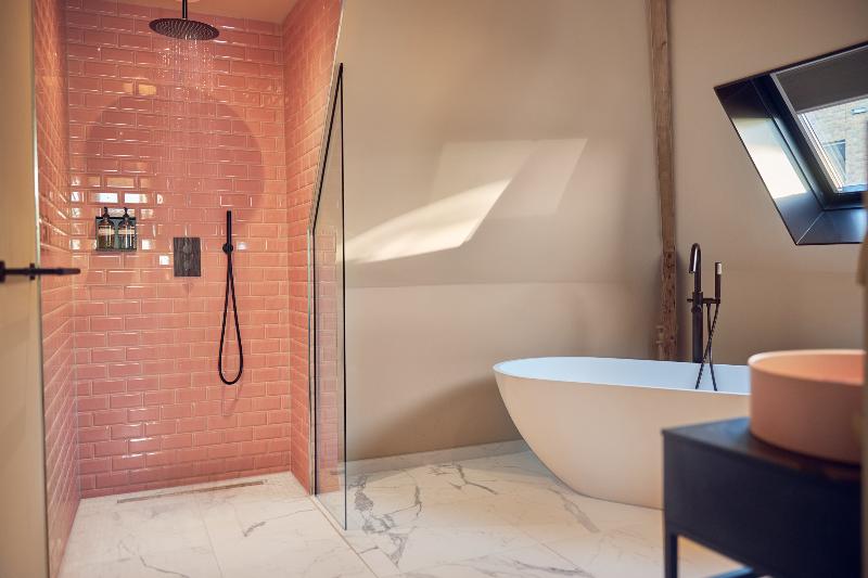 جناح رئاسى, The Anthony