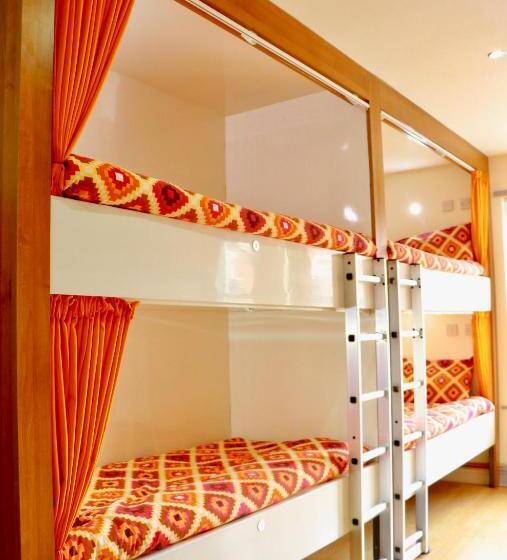 デラックスファミリールーム, The Liverpool Pod Travel Hostel