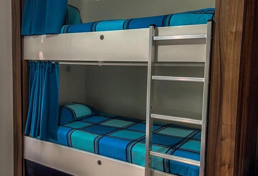 ルームシェアのワンベッド, The Liverpool Pod Travel Hostel