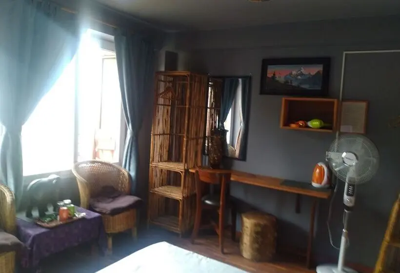 اتاق استاندارد یک نفره, Cafe Beyond And Guest House