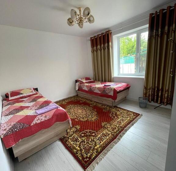 اتاق اکونومی, Center Guesthouse