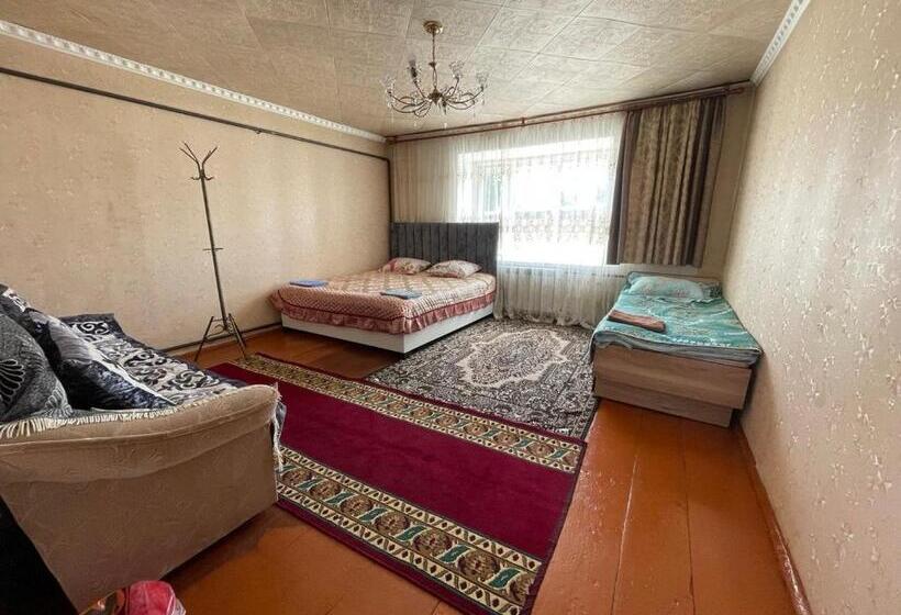 Economy Triple Room, Center Guesthouse