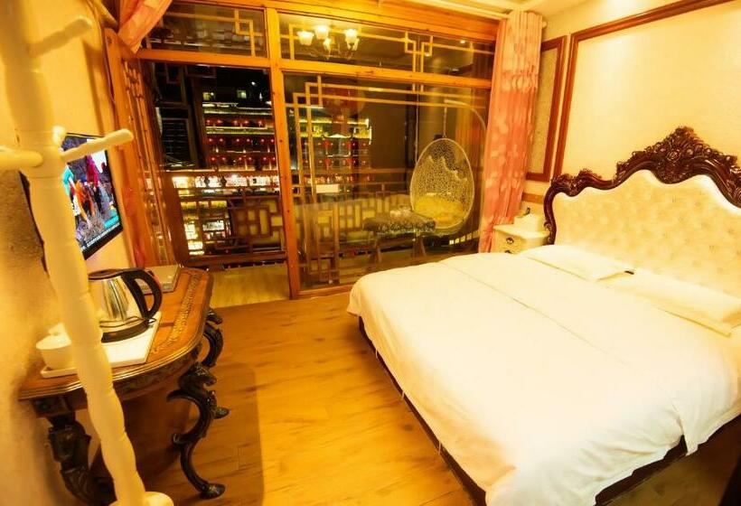 غرفة قياسية مزوَّدة بشُرفة, Yi Jiang Lou Lnn