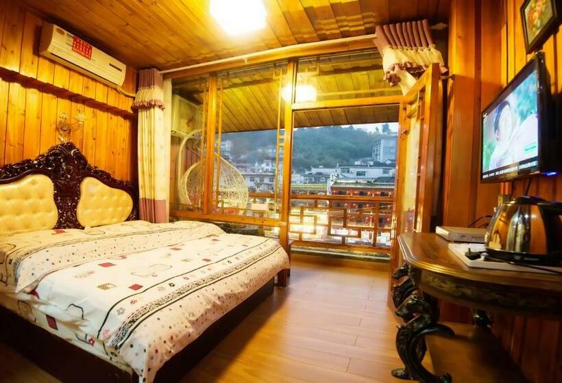 غرفة قياسية مزوَّدة بشُرفة, Yi Jiang Lou Lnn