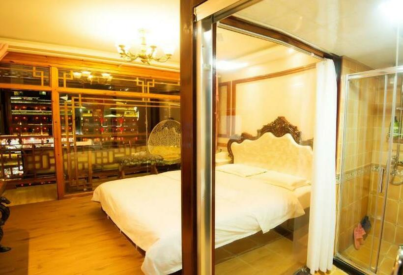 غرفة قياسية مزوَّدة بشُرفة, Yi Jiang Lou Lnn