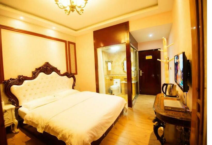 غرفة قياسية مزوَّدة بشُرفة, Yi Jiang Lou Lnn