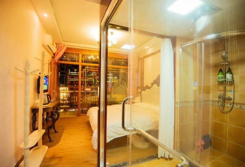 غرفة قياسية مزوَّدة بشُرفة, Yi Jiang Lou Lnn