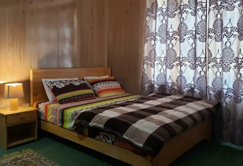 اتاق لوکس, Sehrish Guest House Skardu