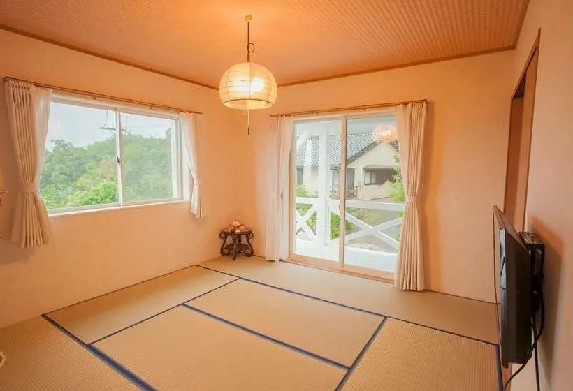 اتاق استاندارد چهار تخته, Yakushima Pension Luana House