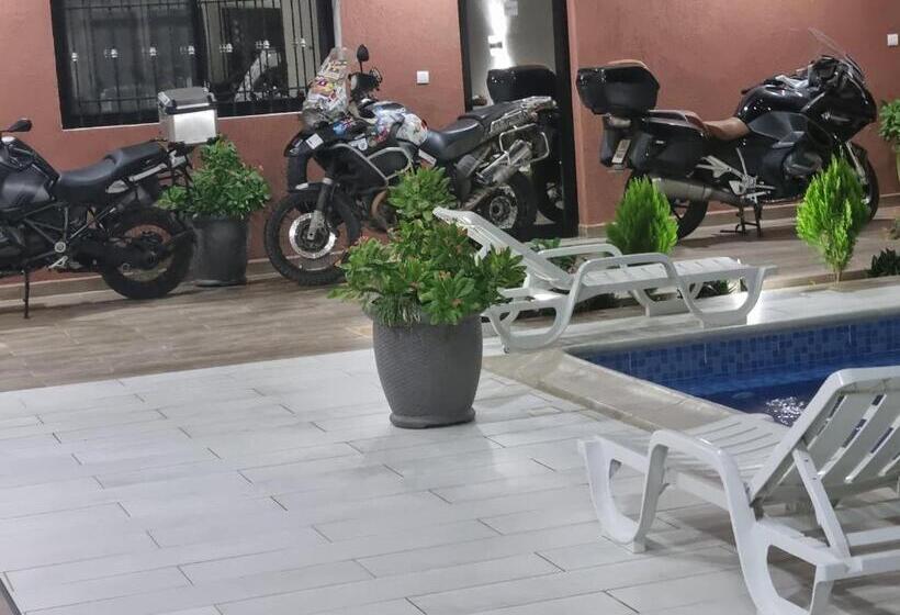 استودیوی لوکس, Casahouse Apparts