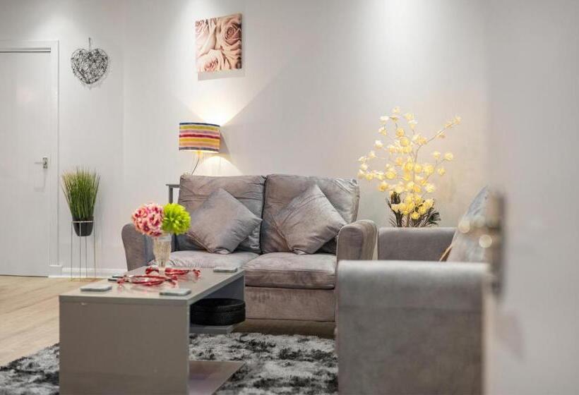 小室, Queensferry Guest House