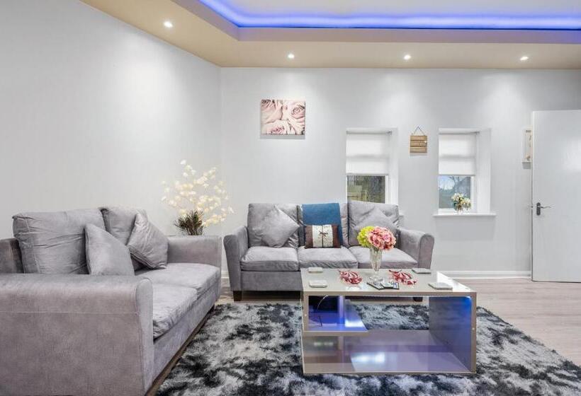 小室, Queensferry Guest House