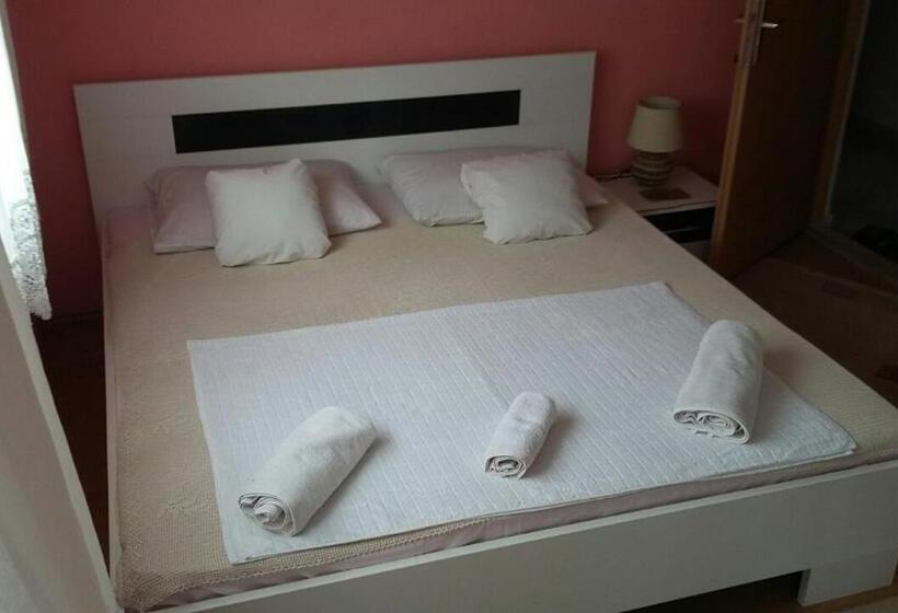 اتاق استاندارد با بالکن, Biba