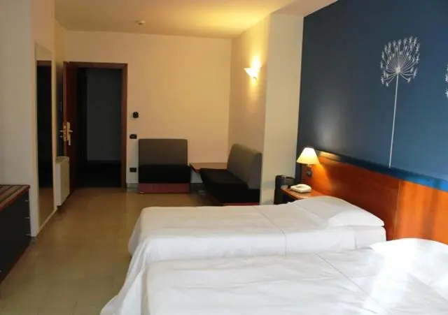 اتاق استاندارد چهار تخته, Domus Grand