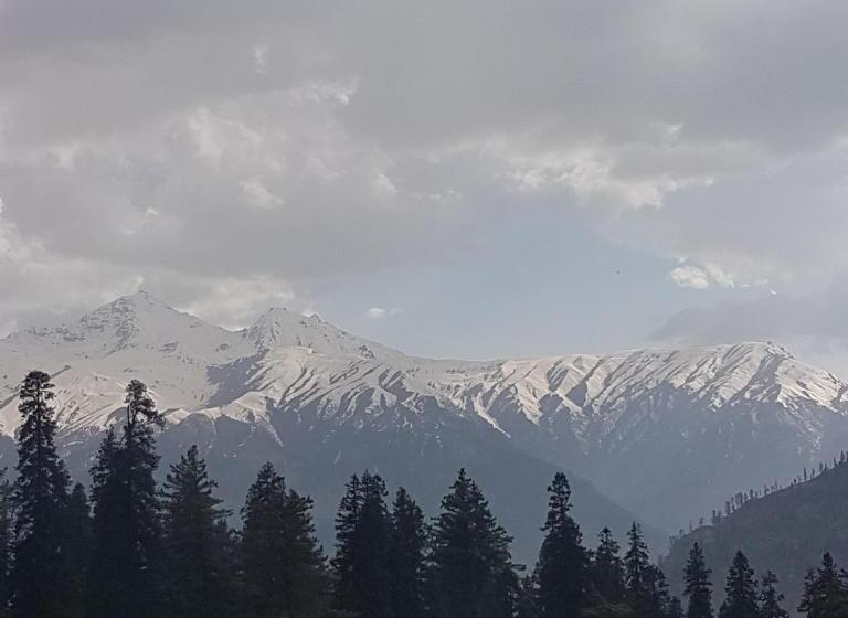 اتاق اکونومی, Snow View Guest House