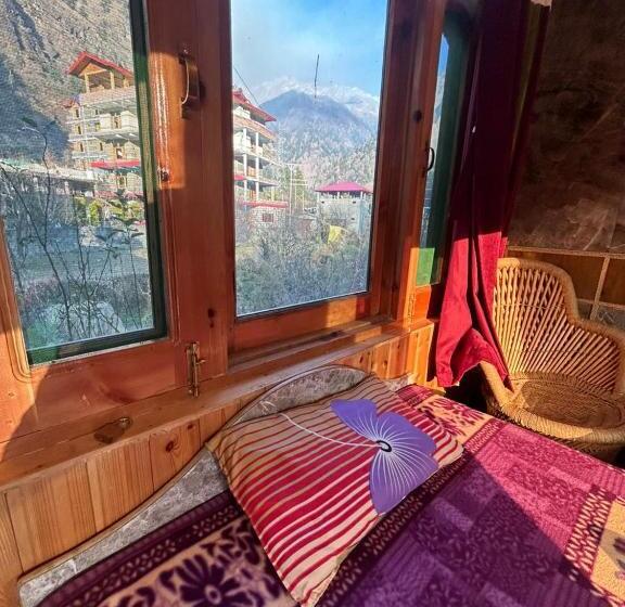 اتاق استاندارد چهار تخته, Snow View Guest House